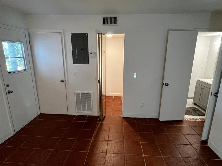 4914 W Gandy Blvd #F103 — Photo 14