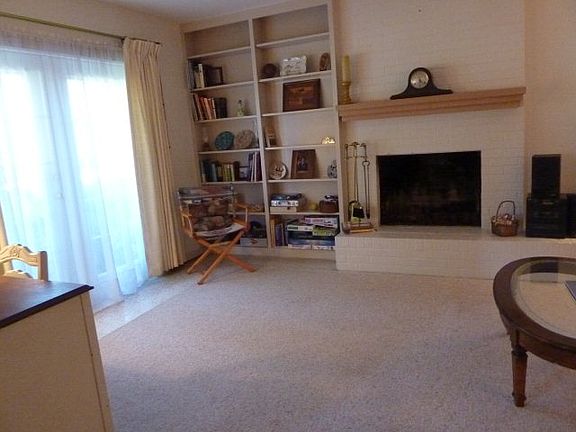 2nd image of 940 N Beachview Dr