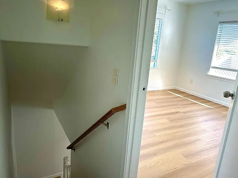 741-743 Hillgirt Cir — Photo 16