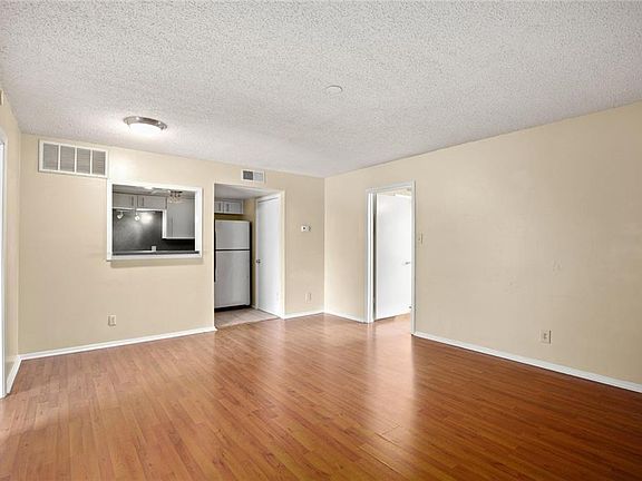 3rd image of 1717 W 35th St APT 207