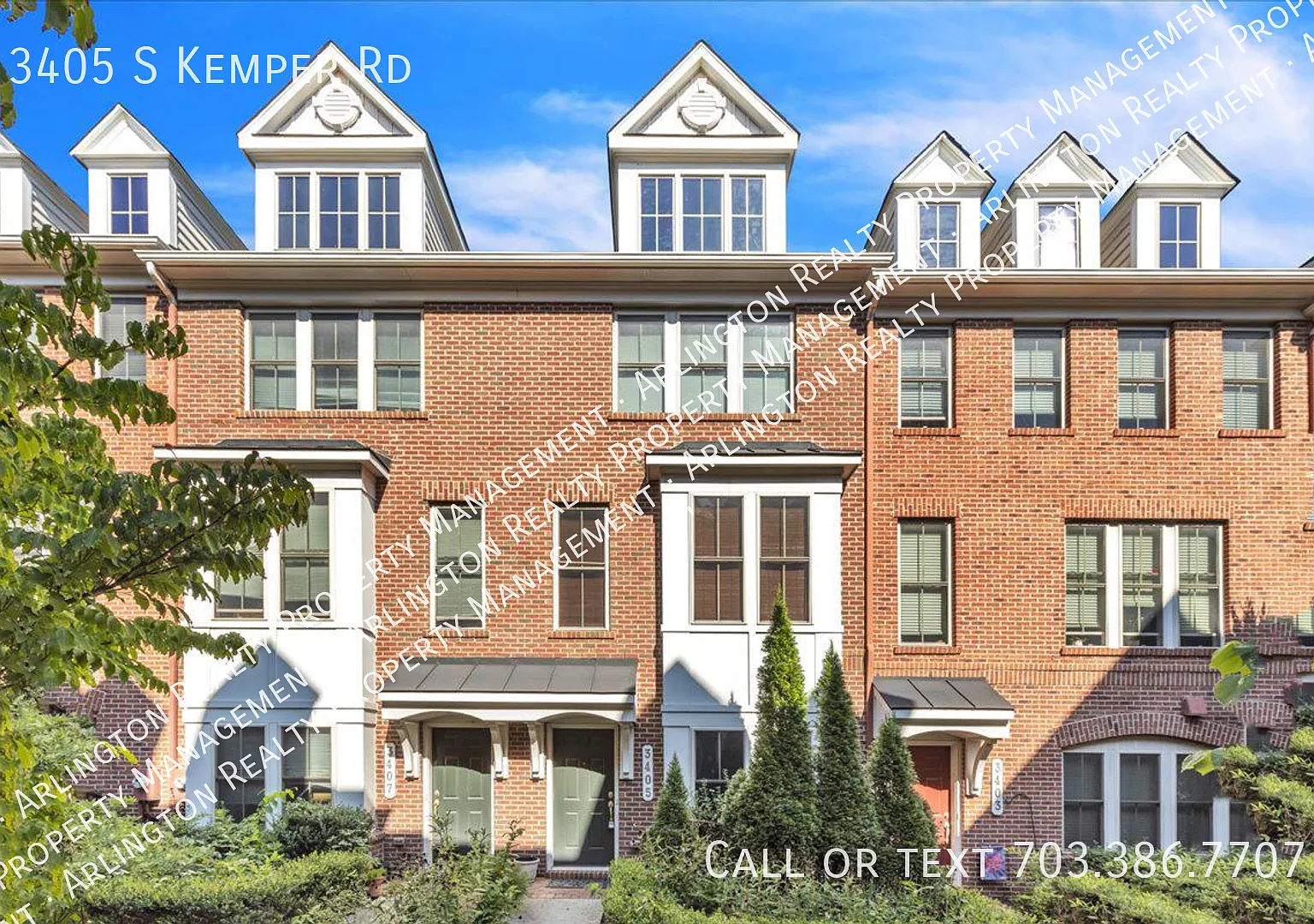 Spacious 2 bed 2.5 bath townhouse — Photo 2
