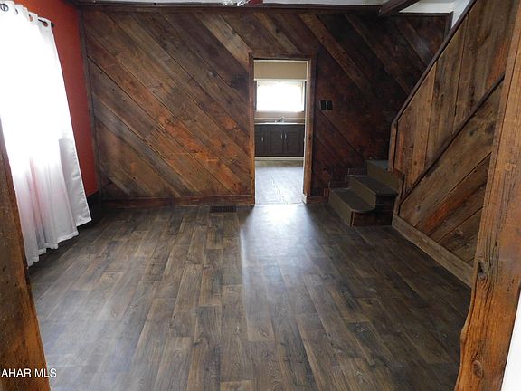 5th image of 320 Crawford Ave