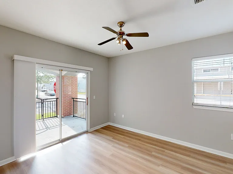 The Vintage Lofts at West End — Photo 98