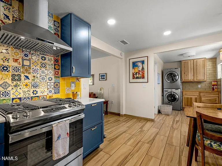 3131 N Park Dr — Photo 4
