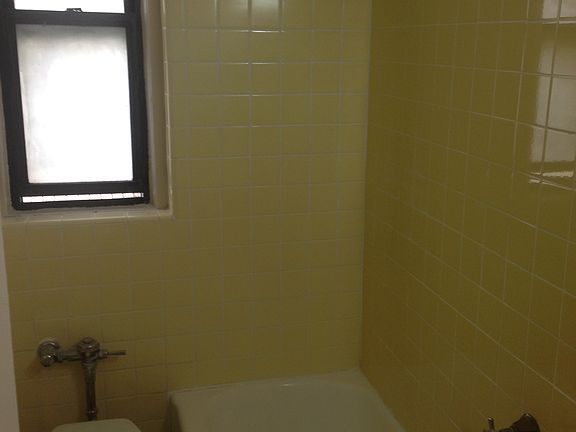 4th image of 1210 College Ave APT 2