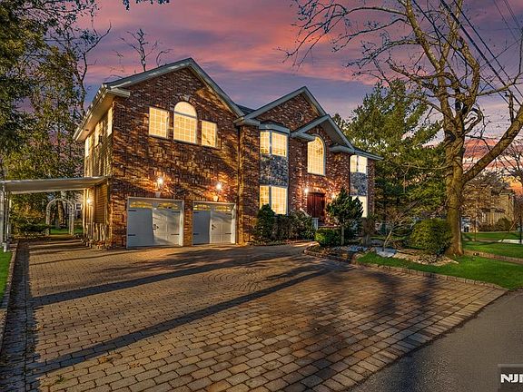 2nd image of 49 Ross Ave