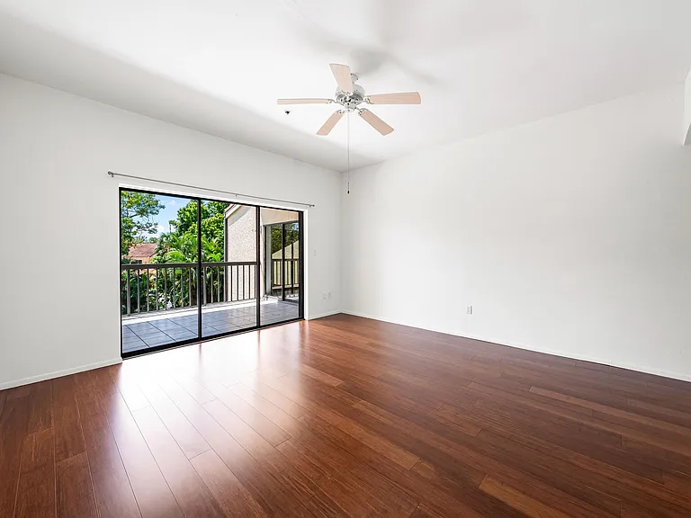 800 Hudson Ave #303 — Photo 17