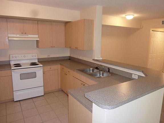 2nd image of 1301 Villa Cir