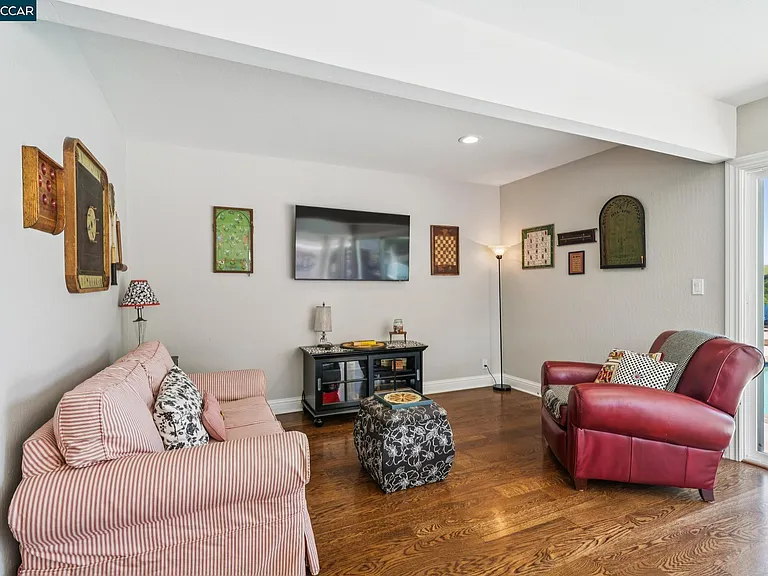 1933 Joseph Dr — Photo 57