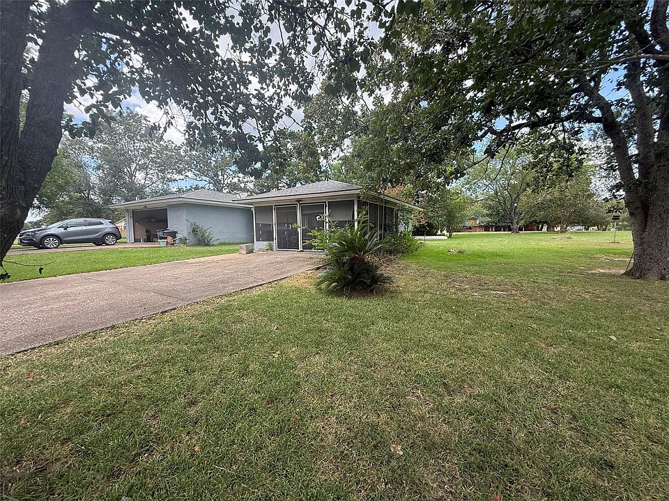 1st image of 15 Meadow Lake Dr