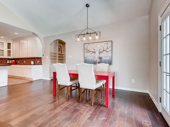 5th image of 418 W Holland St