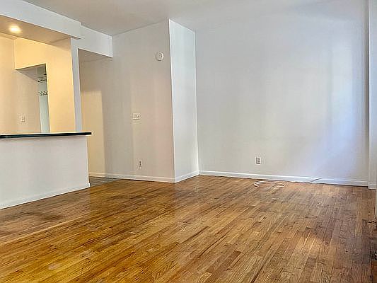 5th image of 122 Orchard St APT 5