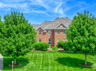 8214 Country Shire Ln, Spring Grove, IL 60081