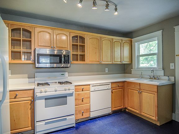 5th image of 1306 Beechwood Ave