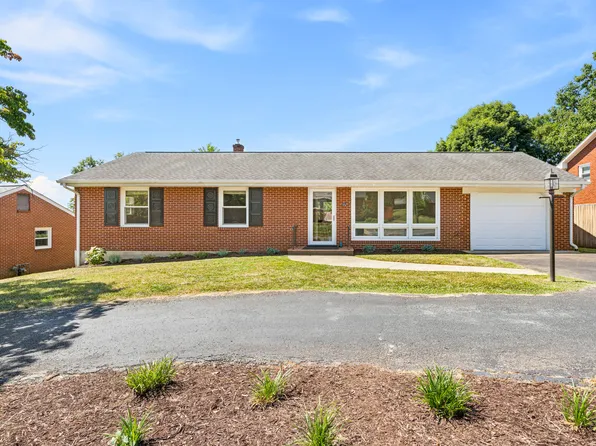 129 Frontier Rd NE, Roanoke, VA 24012