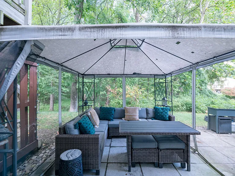 1527 Casino Cir — Photo 39