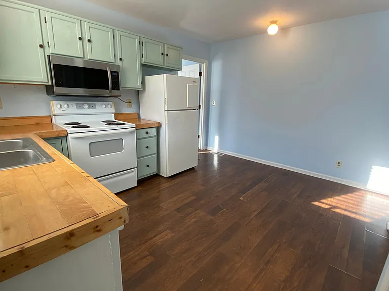 1182 Lula Ln — Photo 4