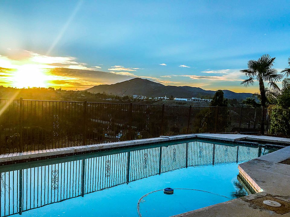 Sunset Views & Resort Living