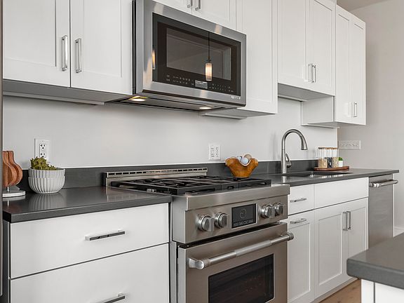 5th image of 167 Newbury Street #206