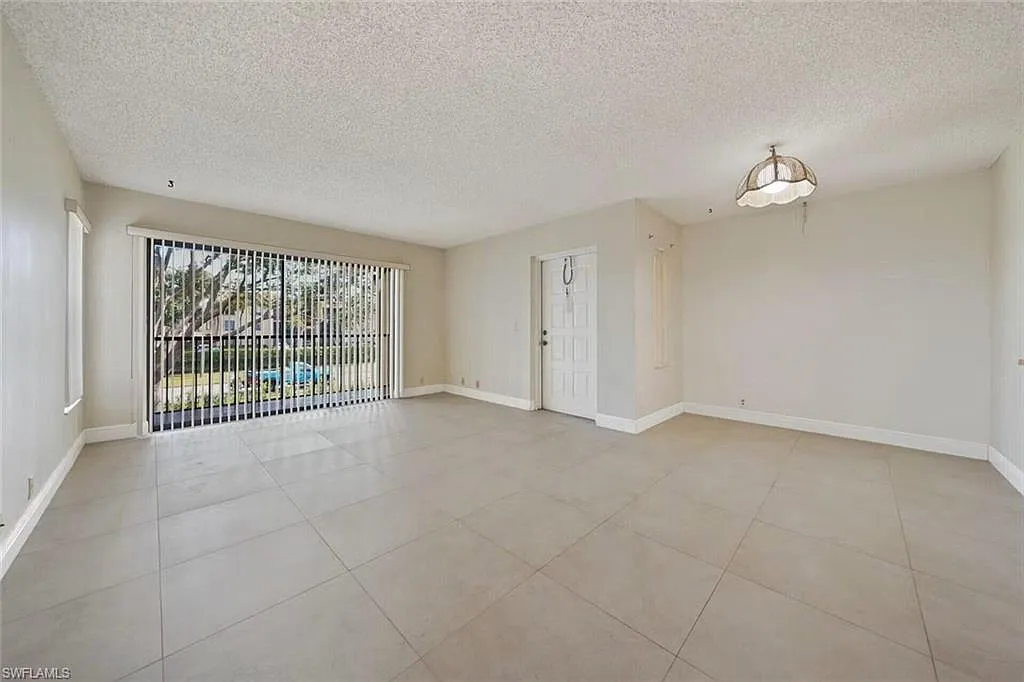 2 bed, 2.0 bath, 1111 sqft, $1,750 — Photo 2