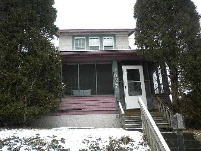 527 Vernon St photo 1