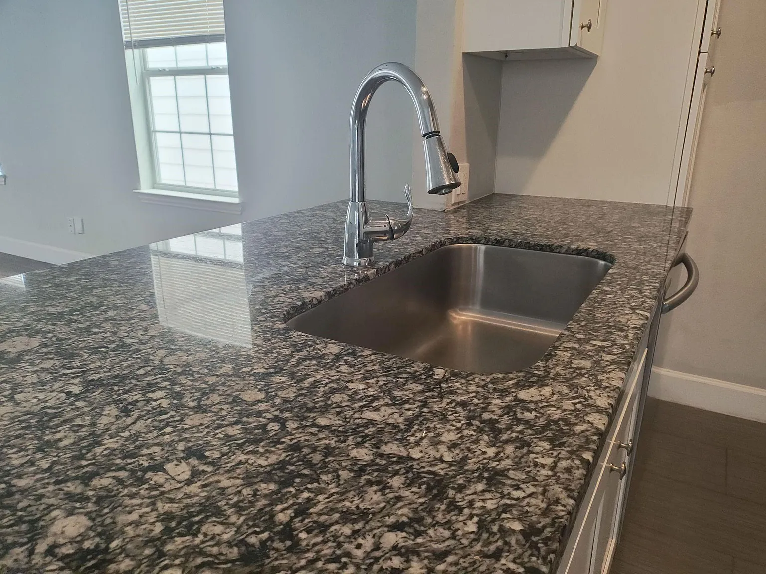 2 bed, 2.0 bath, 1045 sqft, $1,495 — Photo 2