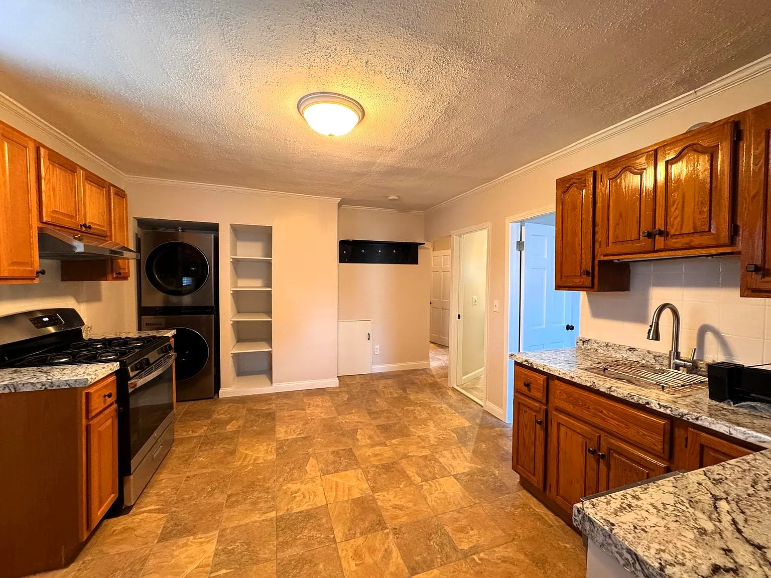 3 bed, $3,000 — Photo 3