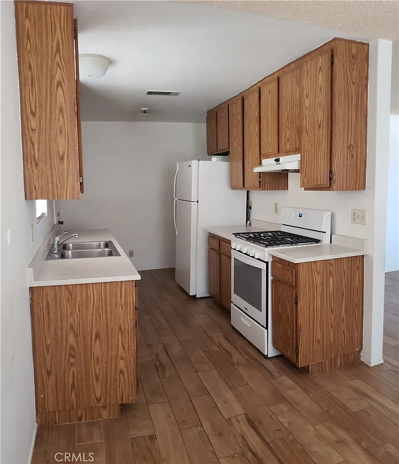 2 bed, 977 sqft, $1,695 — Photo 3
