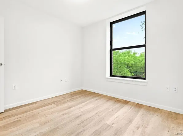 1715a Lacombe Avenue image 24 of 29