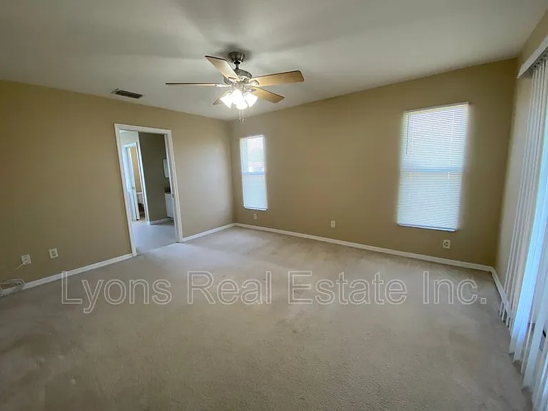 2251 SW 4th St — Photo 17