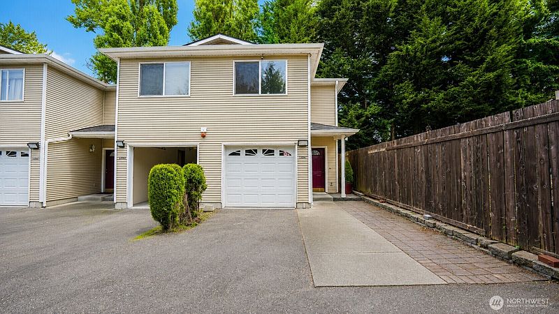 3rd image of 13367 Ambaum Boulevard SW