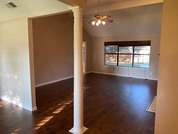 4th image of 506 Bluebonnet Dr