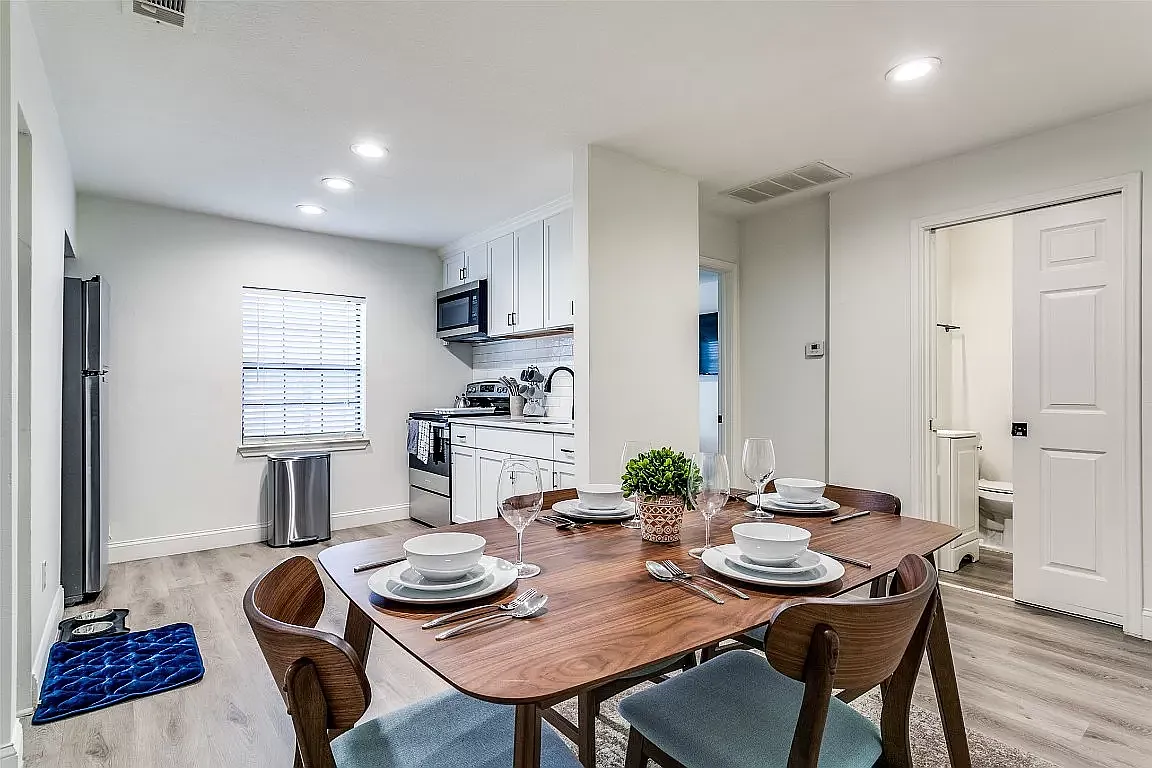 Bryan Street Apartments — Photo 1