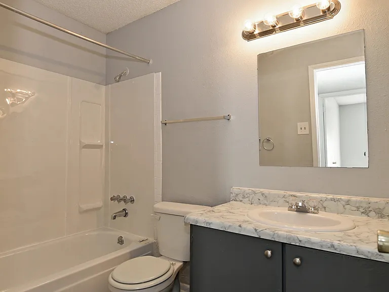 Regency at Raleigh — Photo 9