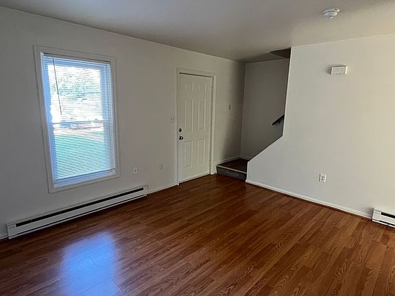 2nd image of 4 Ann Rd #32