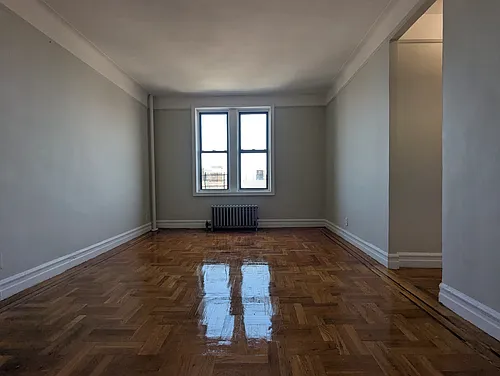 41-15 44th St #4R Photo 1