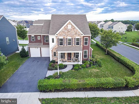 3rd image of 58 Edris Ln