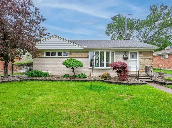 876 Crest St, Mount Clemens, MI 48043