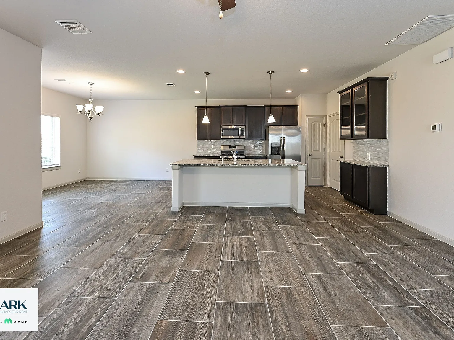4 bed, 3.5 bath, 1900 sqft, $2,349 — Photo 4