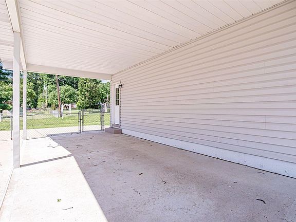 3rd image of 1480 Estes Dr