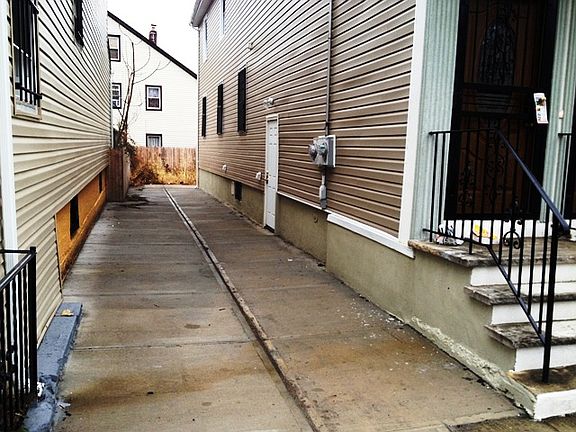 2nd image of 10337 171st St