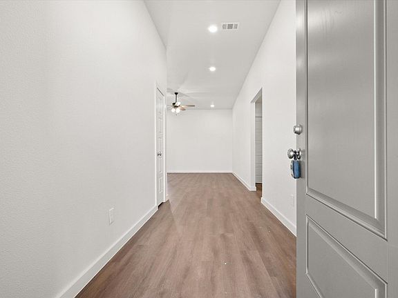 3rd image of 2404 Helena Ave