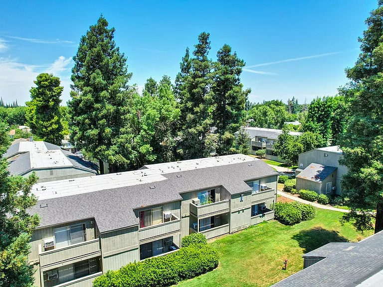 The Redwoods Apartments — Photo 2