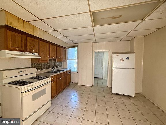 4th image of 2706 Winchester St