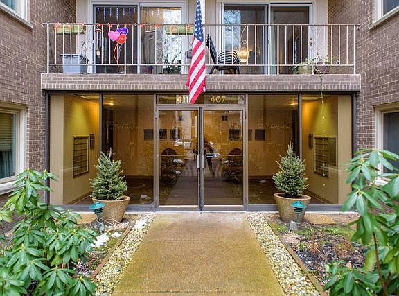 2nd image of 411 Ashland Ave APT 5C