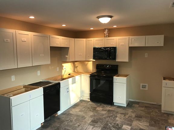 3rd image of 203 Overlook Ct
