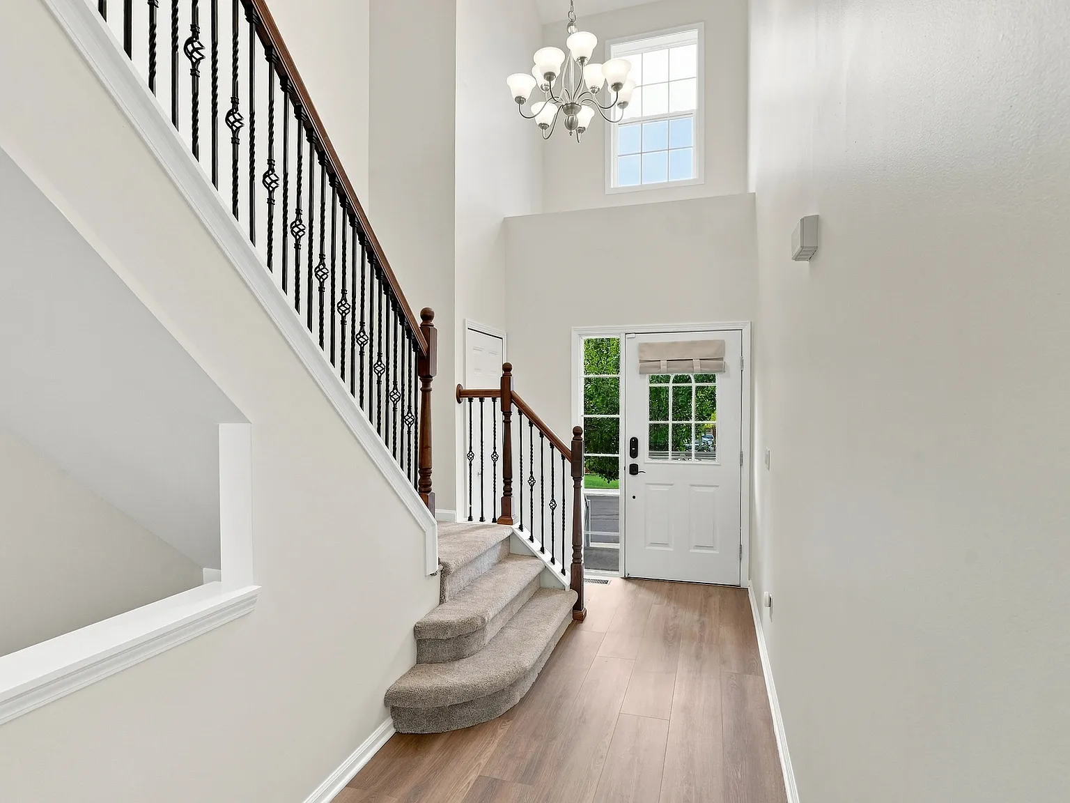 3 bed, 1983 sqft, $3,550 — Photo 3