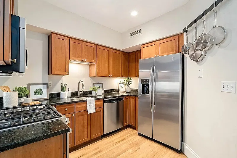 1 bed, 1.0 bath, 752 sqft, $1,820 — Photo 3
