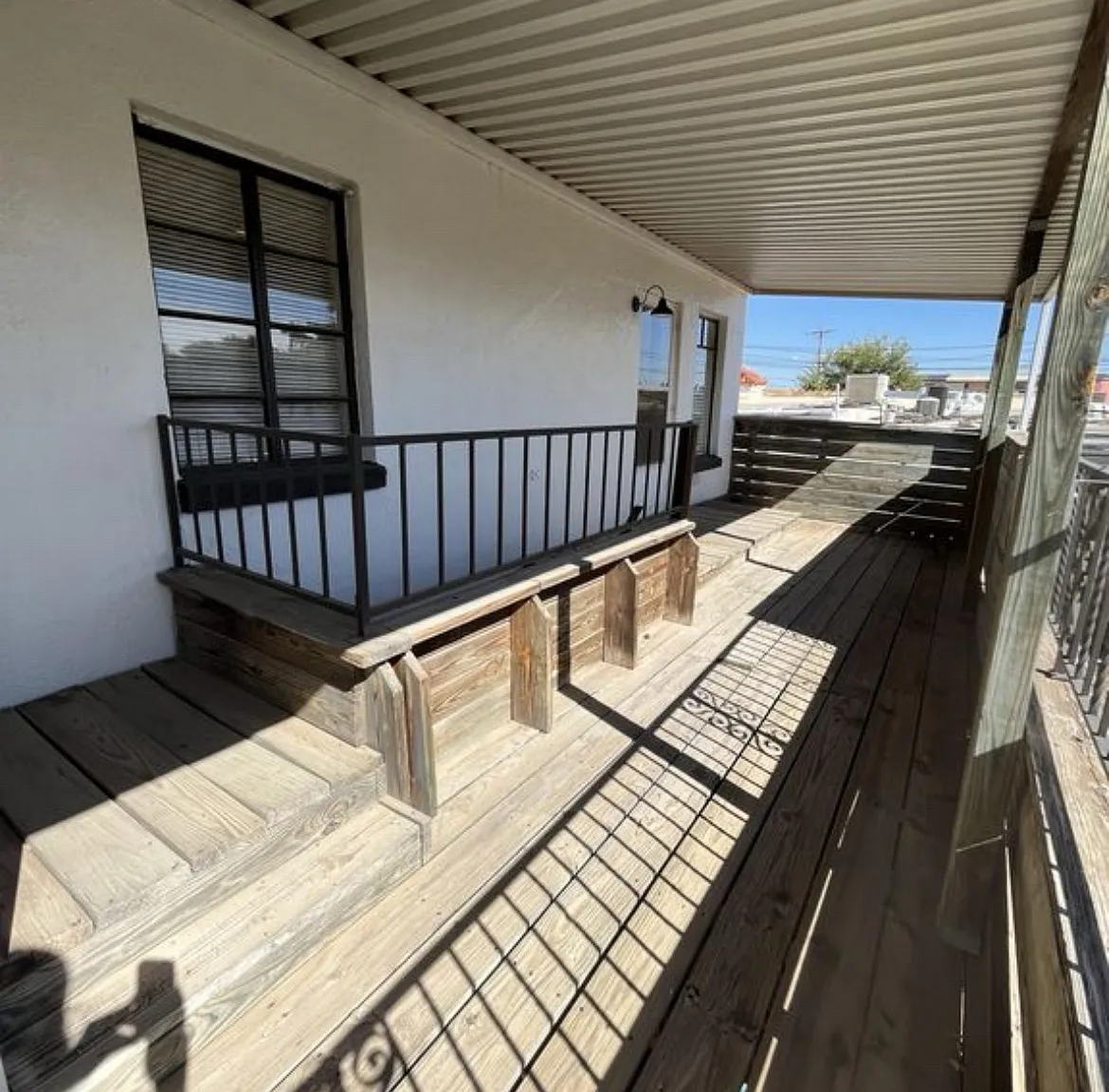 3012 N Lee Ave — Photo 2