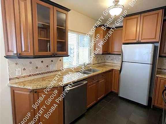 3rd image of 525 Ximeno Ave